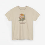 Zandkleurig T-shirt met klein bloemenboeketprint en lichtgekleurde tekst