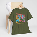 Military green oversized t-shirt met kleurrijke "Somebody’s Broke Mama"-opdruk op borst