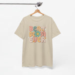 Beige t-shirt aan hanger met ronde hals en 'BEST EVER' bloemenprint voorop