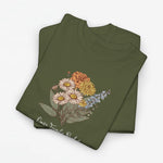 T-shirt legergroen met bloemenboeketprint en sierlijke tekst onderaan