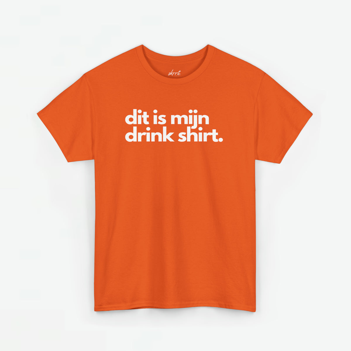 Oranje T-shirt met voorprint 'dit is mijn drink shirt'.