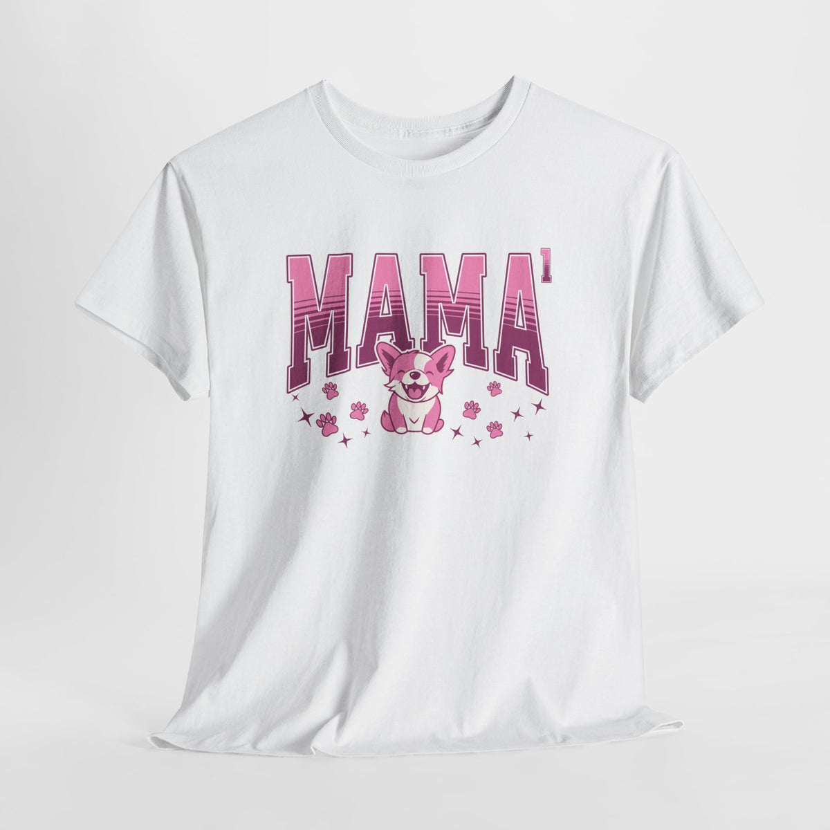 Witte T-shirt met grote “MAMA” print in roze en illustratie van een schattig beertje/katje