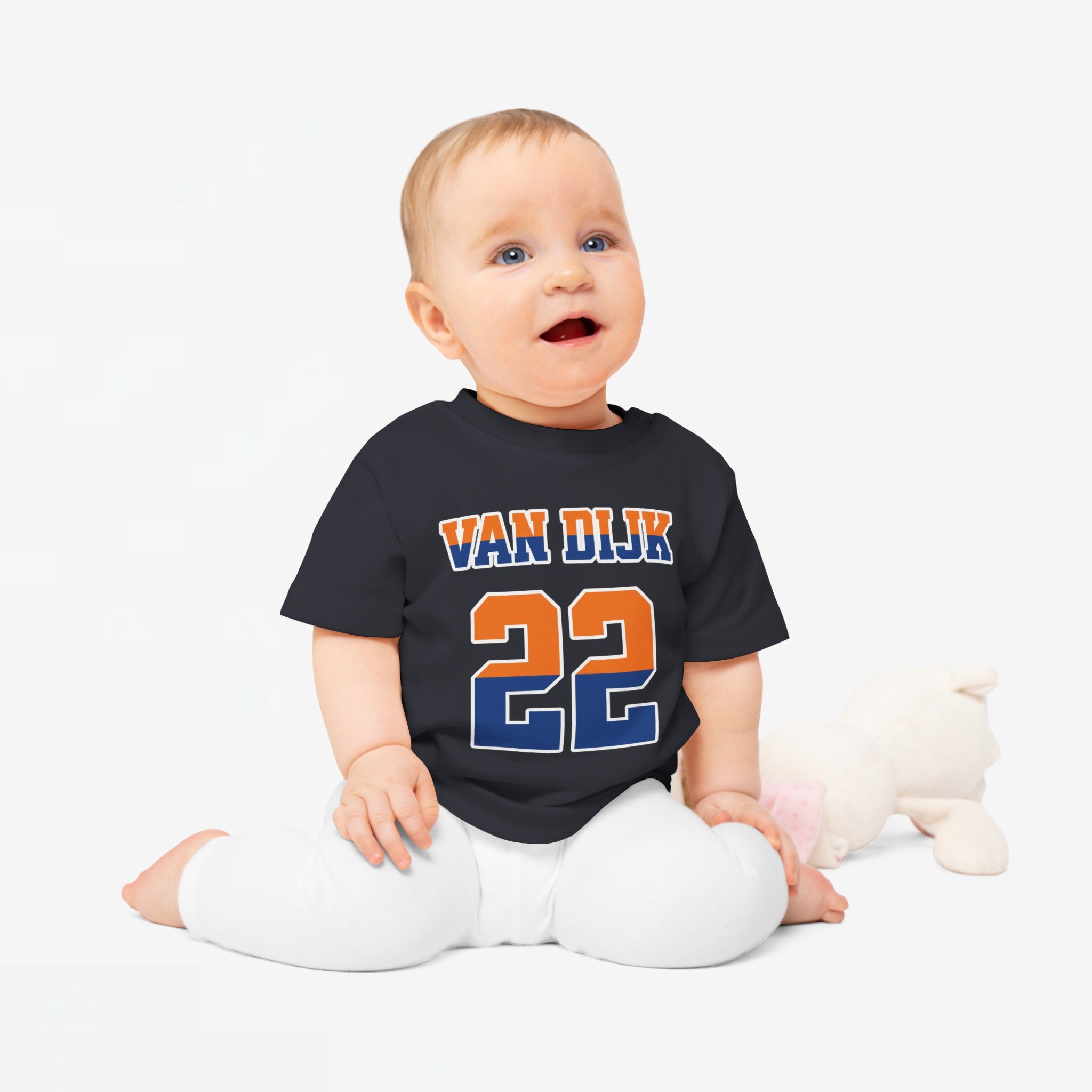 Baby T-shirt voor EK, WK en Koningsdag - Personaliseer met Naam & Rugnummer - oranje en blauwe tekst (Voorkant)