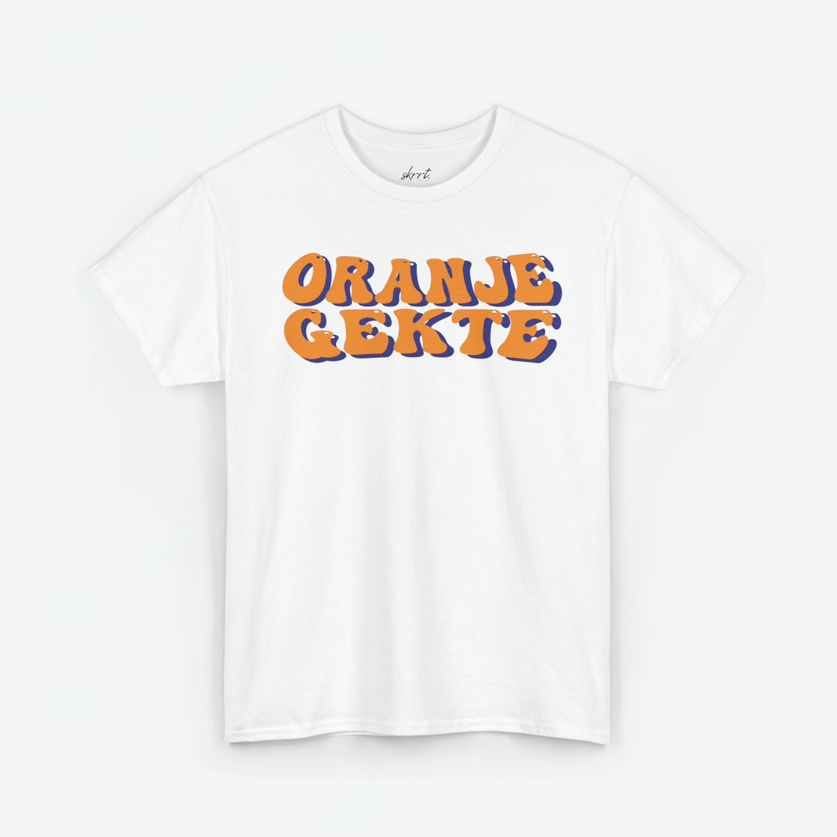 Witte T-shirt met korte mouwen en oranje tekstprint ORANJE GEKTE op de borst