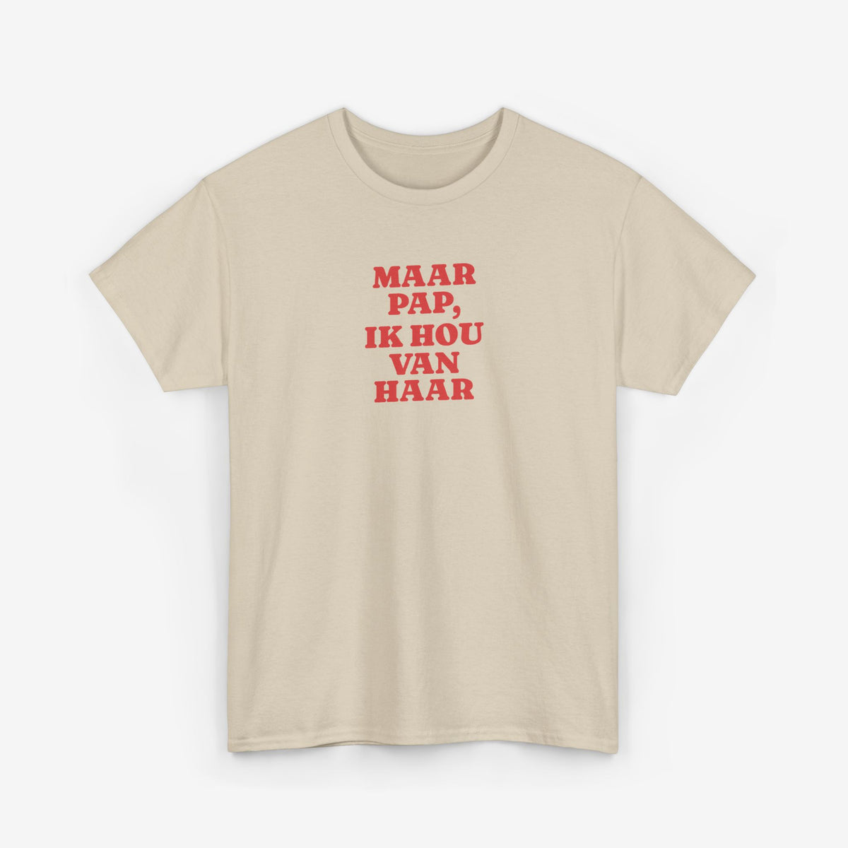 Zandkleurige t-shirt met korte mouwen en opdruk 'MAAR PAP, IK HOU VAN HAAR' in rood