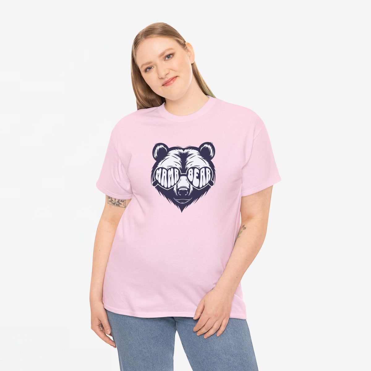 Roze t-shirt met beerprint op de borst, ronde hals en korte mouwen, gedragen