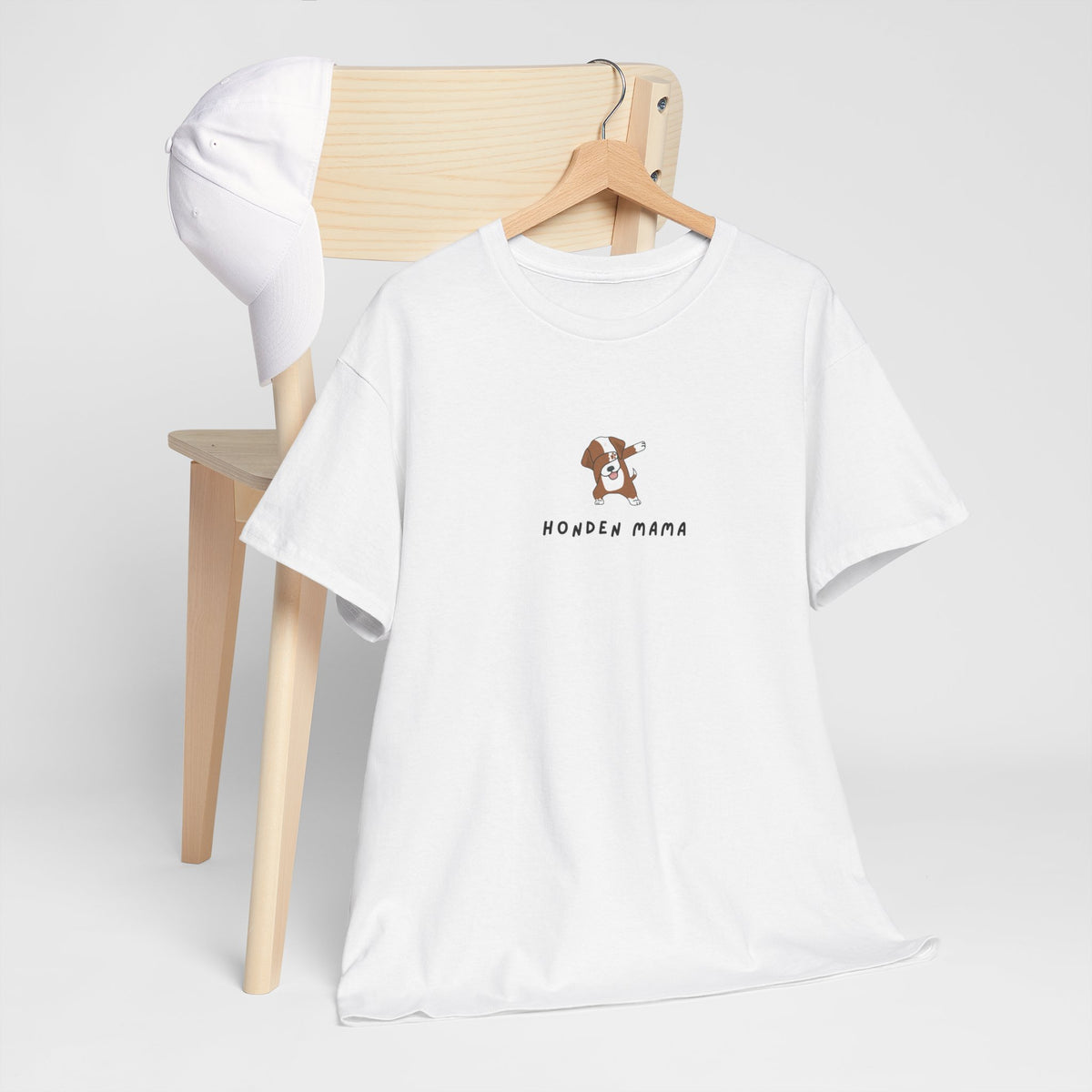 Wit oversized t-shirt met borstprint, ronde hals en korte mouwen op hanger