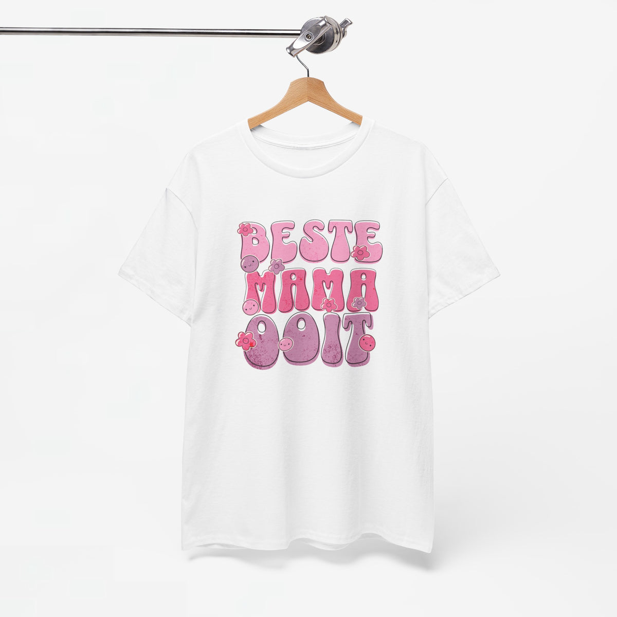 Wit oversized t-shirt met roze “BESTE MAMA Ooit”-opdruk, aan kleerhanger