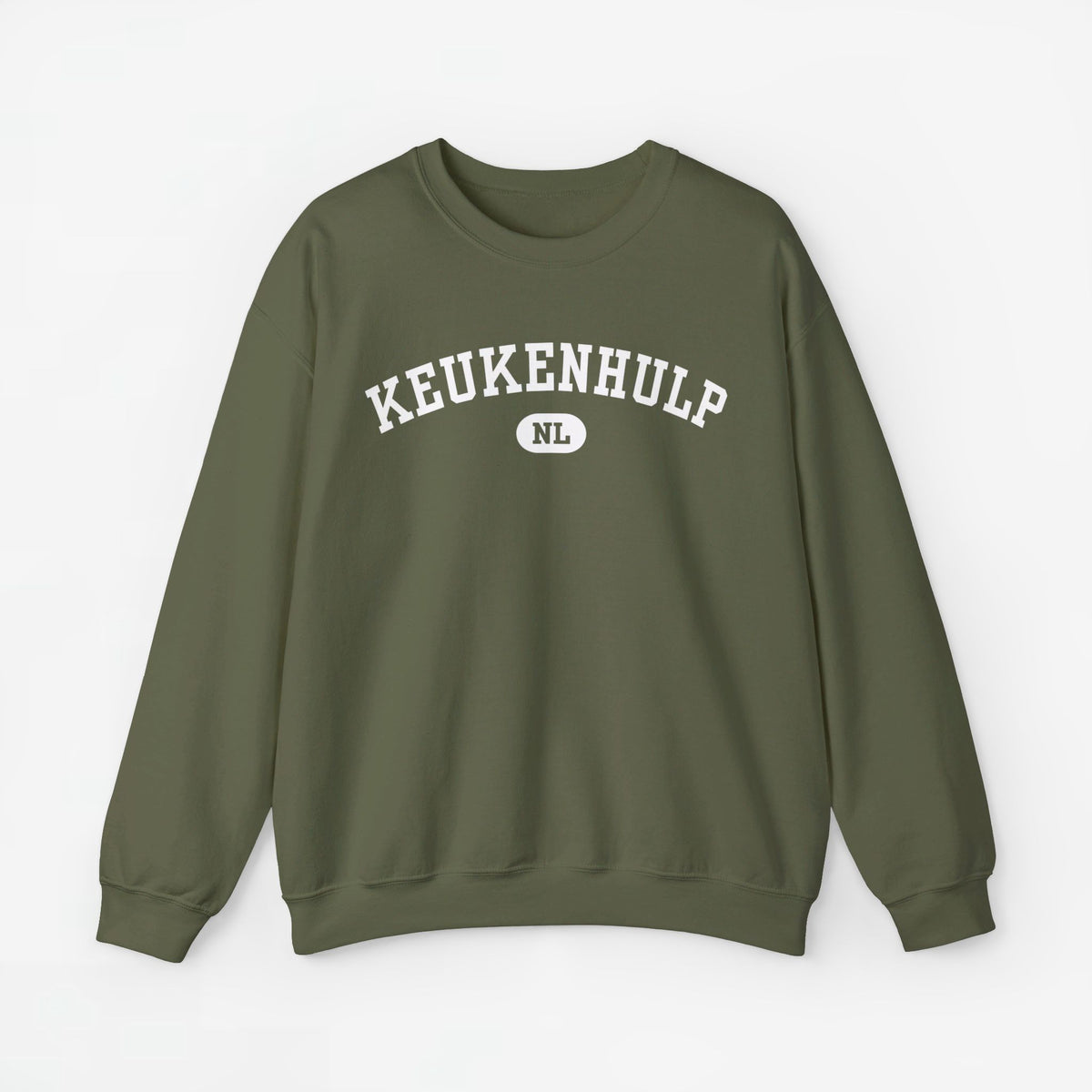 Olijfgroene sweater met ronde hals en KEUKENHULP-print op de borst