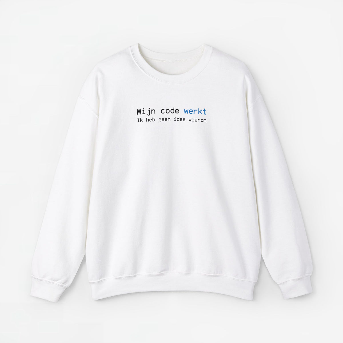 Witte trui met tekstprint 'Mijn code werkt' en 'Ik heb geen idee waarom'.