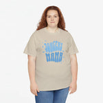Beige oversized T-shirt met blauwe 'MAMA'-tekstprint op model