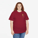Rood T-shirt met ronde hals en kleine goudkleurige bloemprint, losvallend model.
