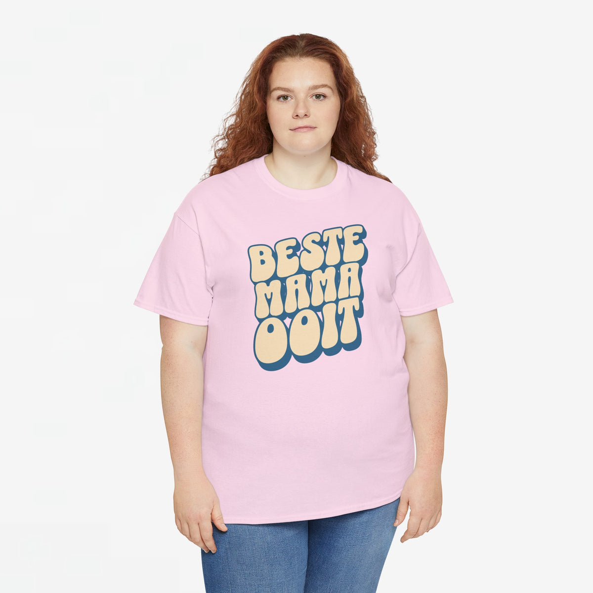 Roze oversized T-shirt met ronde hals en blauwe tekstprint op de borst.