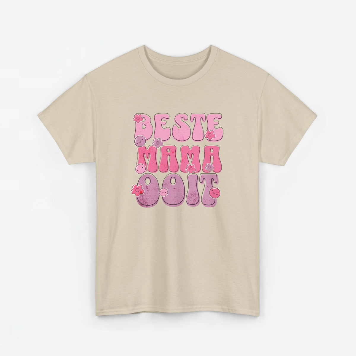 Beige t-shirt met roze tekstprint “Beste Mama Ooit” en cartoonfiguren op de borst