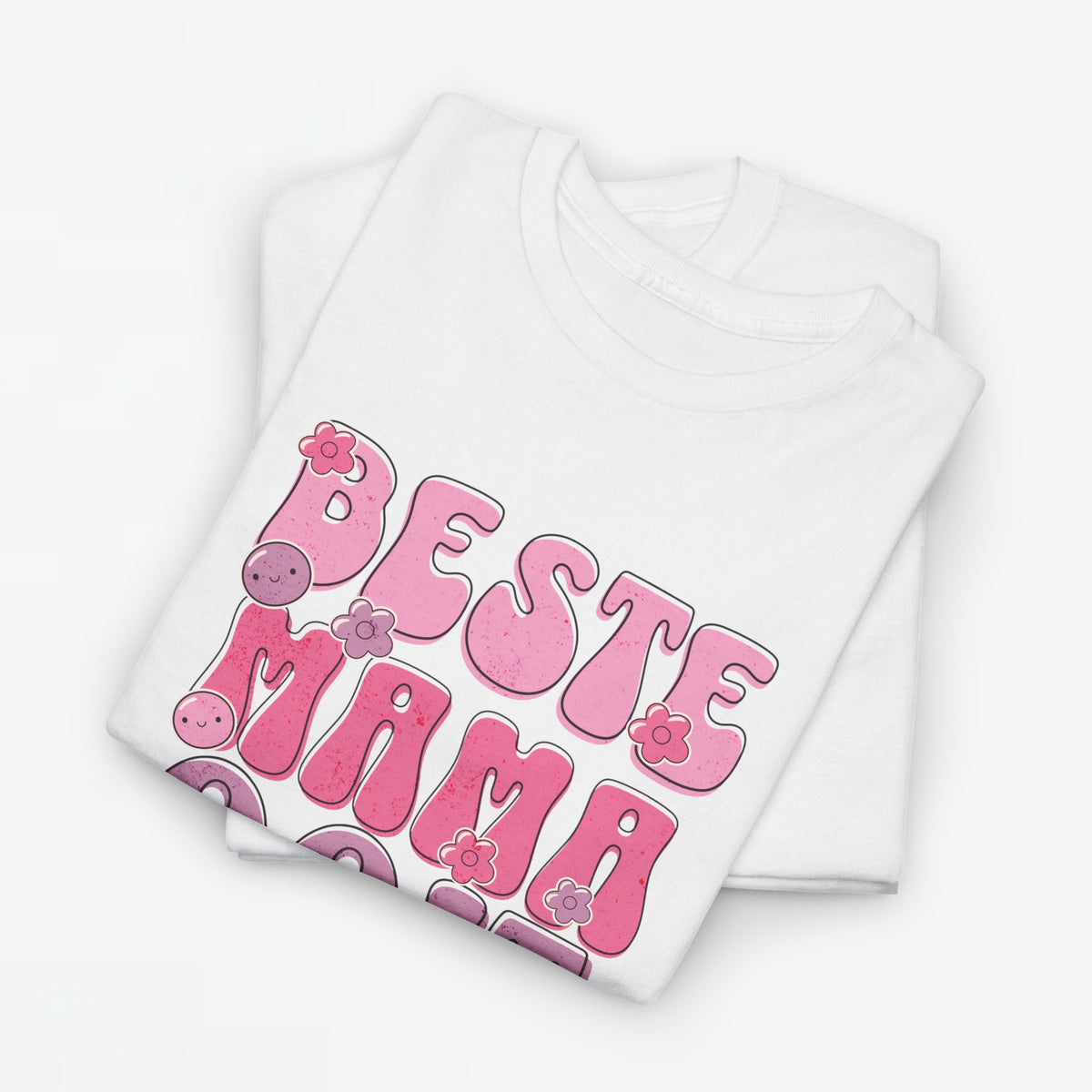Wit oversized T-shirt met 'Beste Mama Ooit' opdruk en roze dierenillustratie.