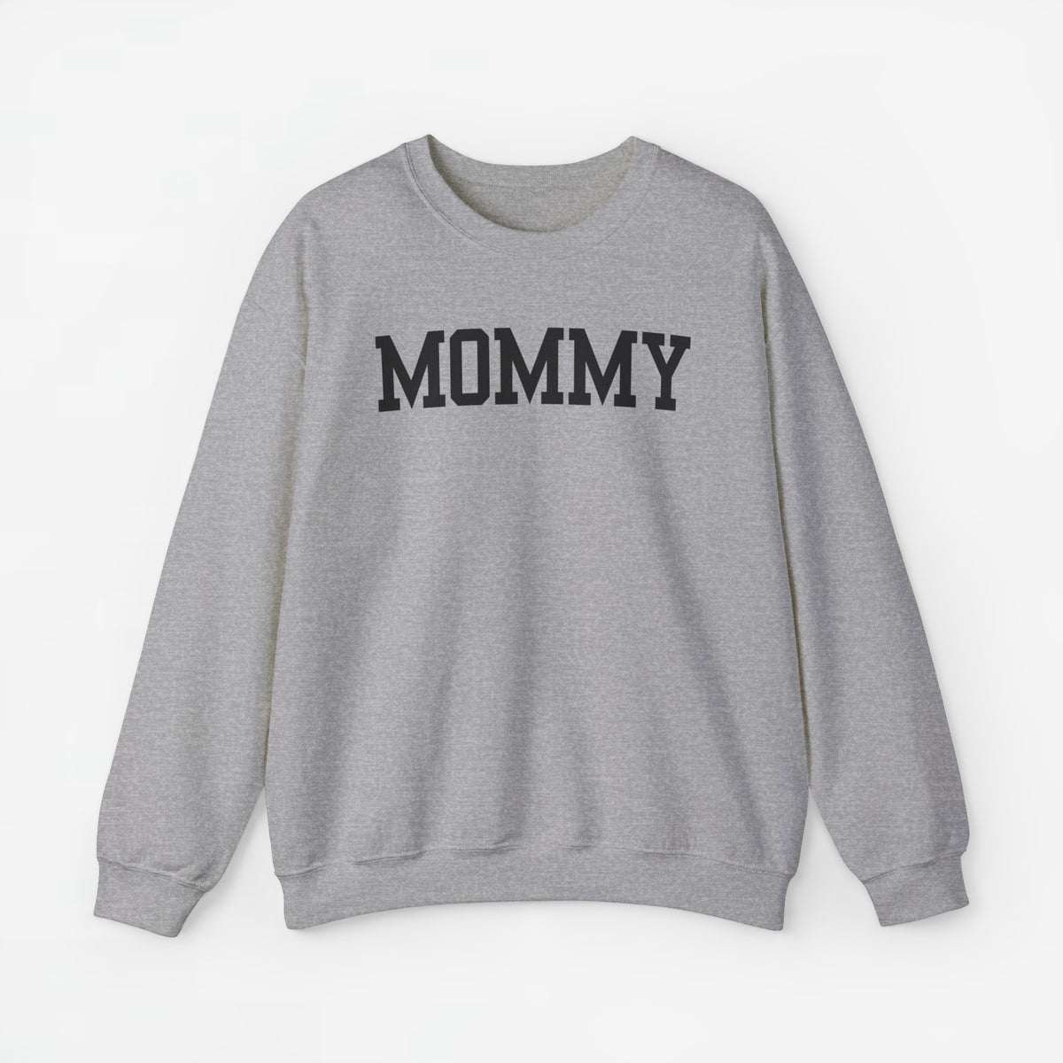 Lichtgrijze melange sweatshirt met ronde hals en grote opdruk “MOMMY” op de borst.