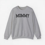 Lichtgrijze melange sweatshirt met ronde hals en grote opdruk “MOMMY” op de borst.