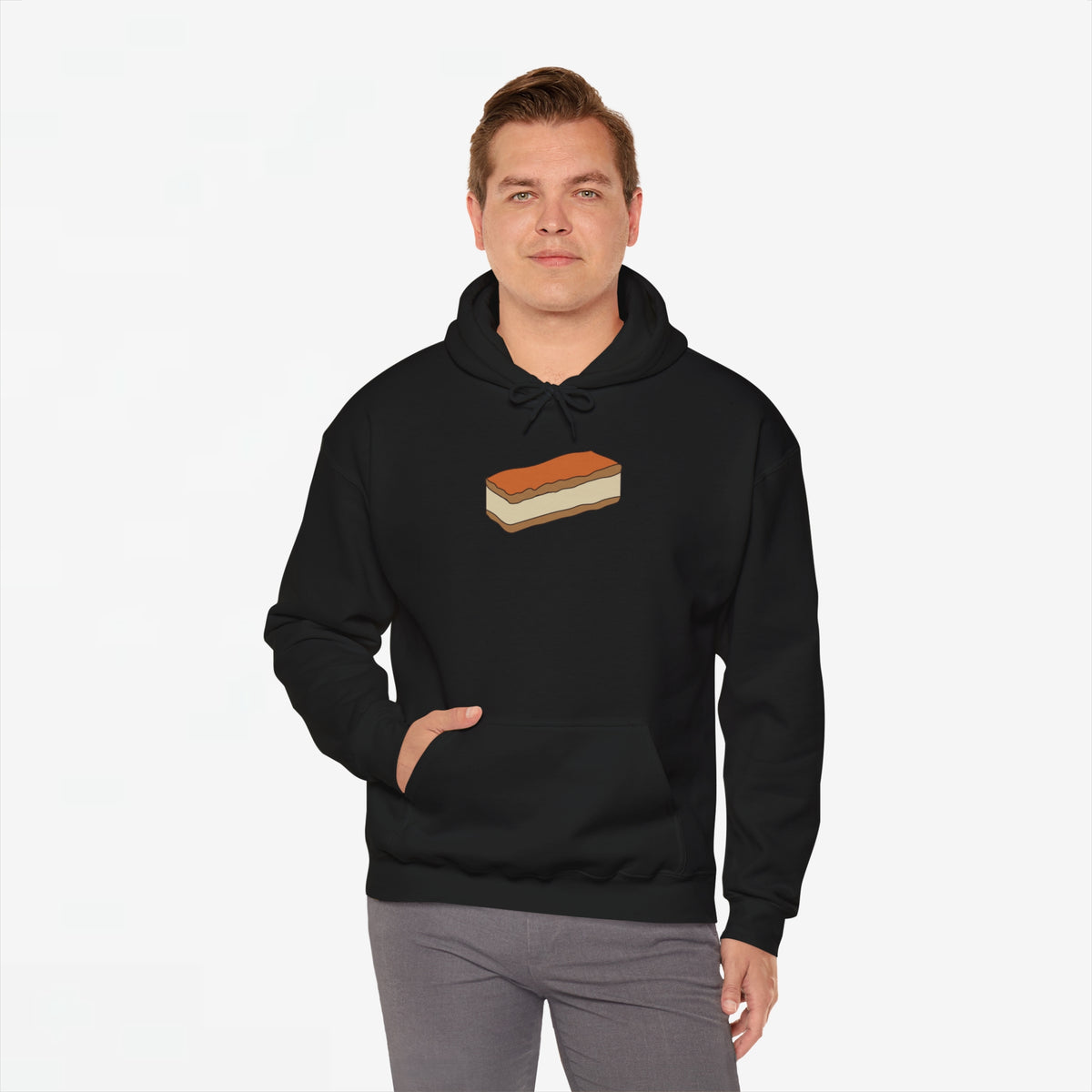Zwarte oversized hoodie gedragen met capuchon en voorprint van tompouce-schuimlaagje