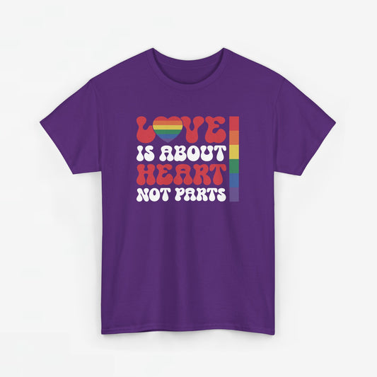 Gay Pride T-shirt - Love is about heart, not parts (witte tekst) - Oversized #30