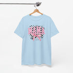 Lichtblauw T-shirt op hanger met 'MAMA' borstprint en roze strikboog