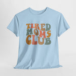 Lichtblauwe oversized T-shirt met Tired Moms Club opdruk, ronde hals en korte mouwen