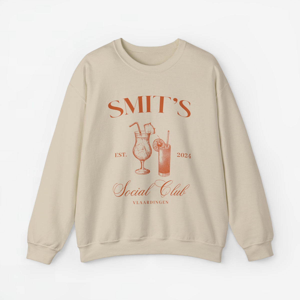 Zandkleurige gepersonaliseerde sweater met 'SMIT'S Social Club' print op de borst