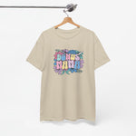 Beige t-shirt op houten hanger met ‘BONUS MAMMA’ bloemenprint en ronde hals