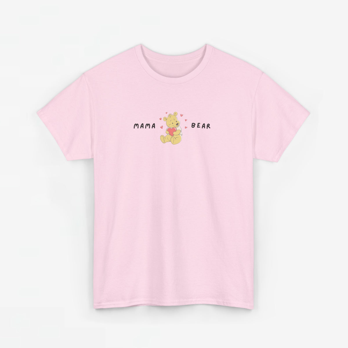 Roze T-shirt met korte mouwen en borstprint “MAMA” en beer met hartjes.