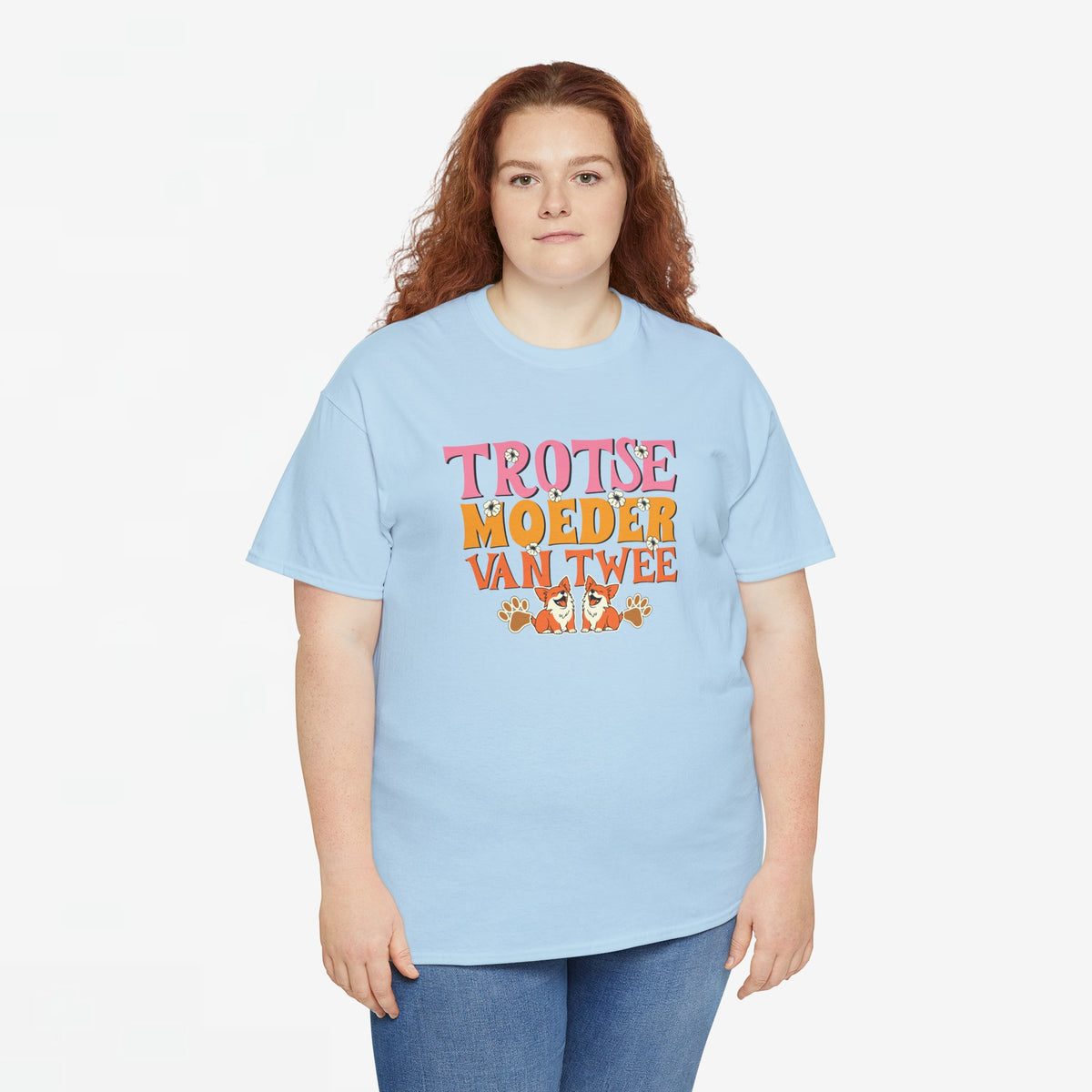 Lichtblauw T-shirt met ronde hals en borstprint 'Trots(e) moeder van twee'