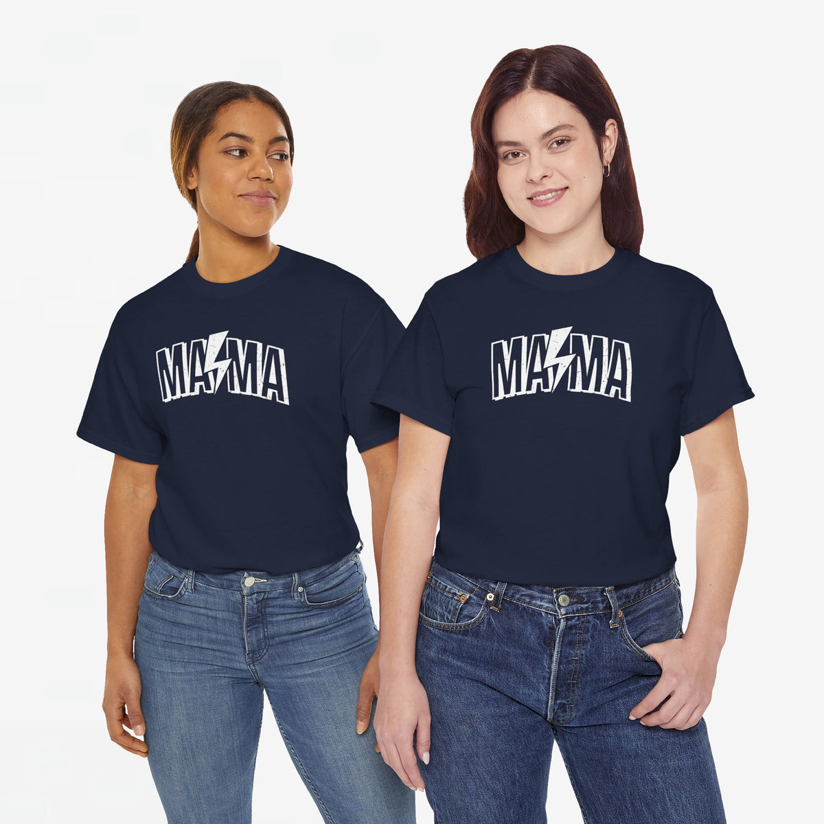 Donkerblauw oversized T-shirt met ronde hals en MA*MA tekstprint, op twee modellen