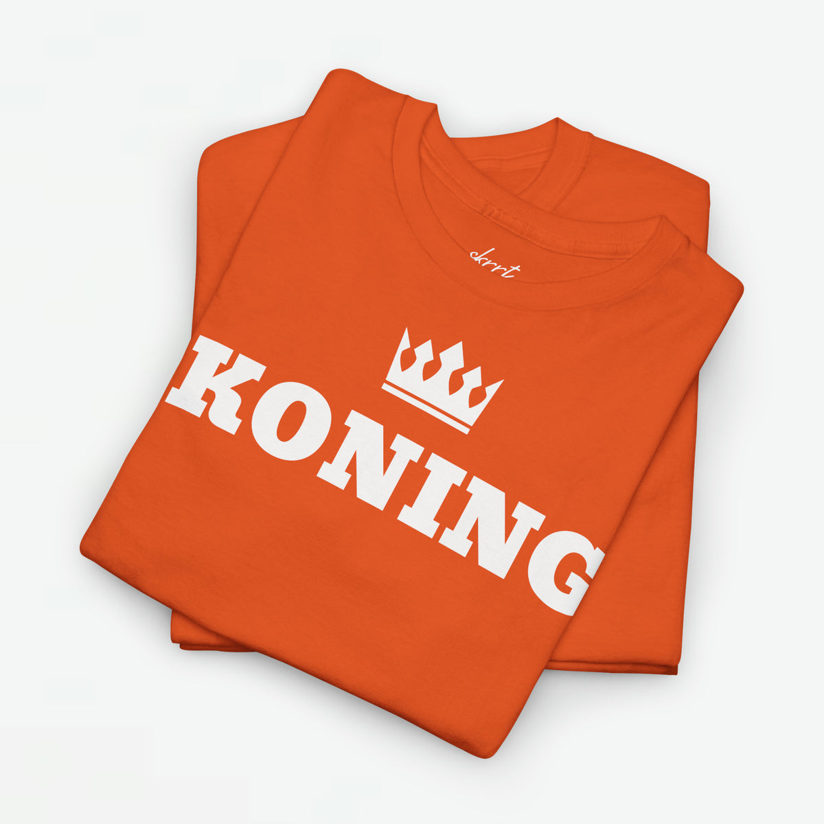 Oranje T-shirt met witte print 'KONING' en kroon, gestapeld