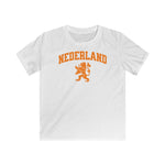 Witte kinder voetbalshirt met NEDERLAND-logo en leeuwembleem op de borst.