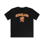 Zwarte kinder voetbalshirt met NEDERLAND-logo en leeuwembleem op de borst.