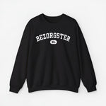 Zwarte trui met ronde hals en BEZORGSTER-print met NL-logo op de borst