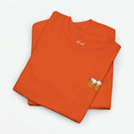 Oranje T-shirts opgevouwen met klein borstlogo met biermotief.