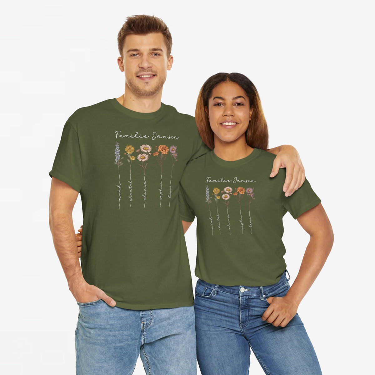 T-shirtset met olijfgroene shirts, bloemenprint en tekst op de borst.