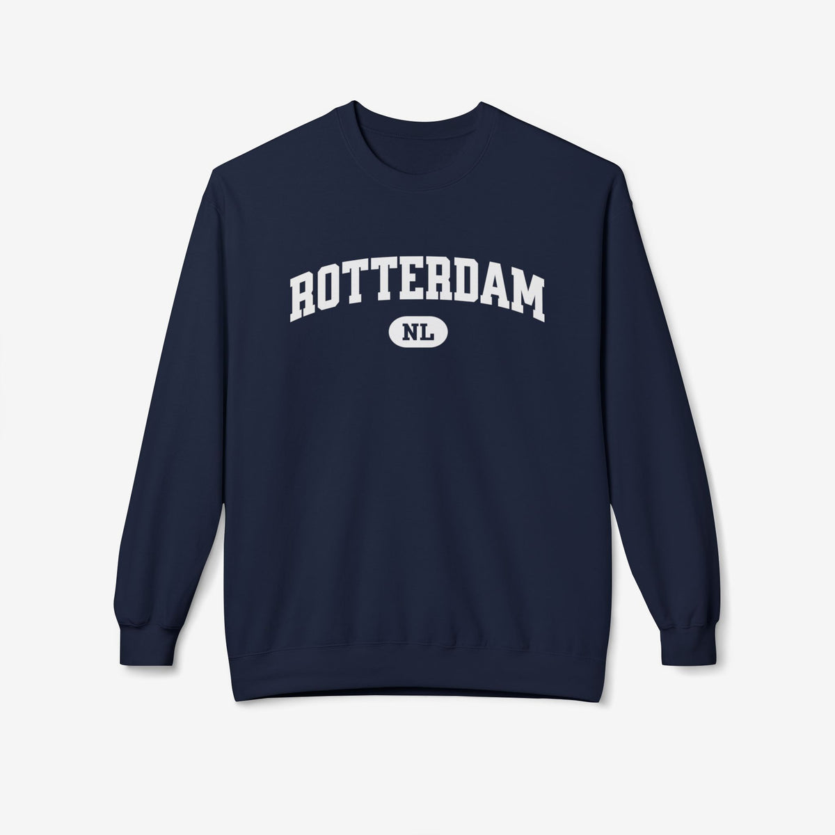 Donkerblauwe trui met ronde hals en lange mouwen, grote ROTTERDAM-print op borst.