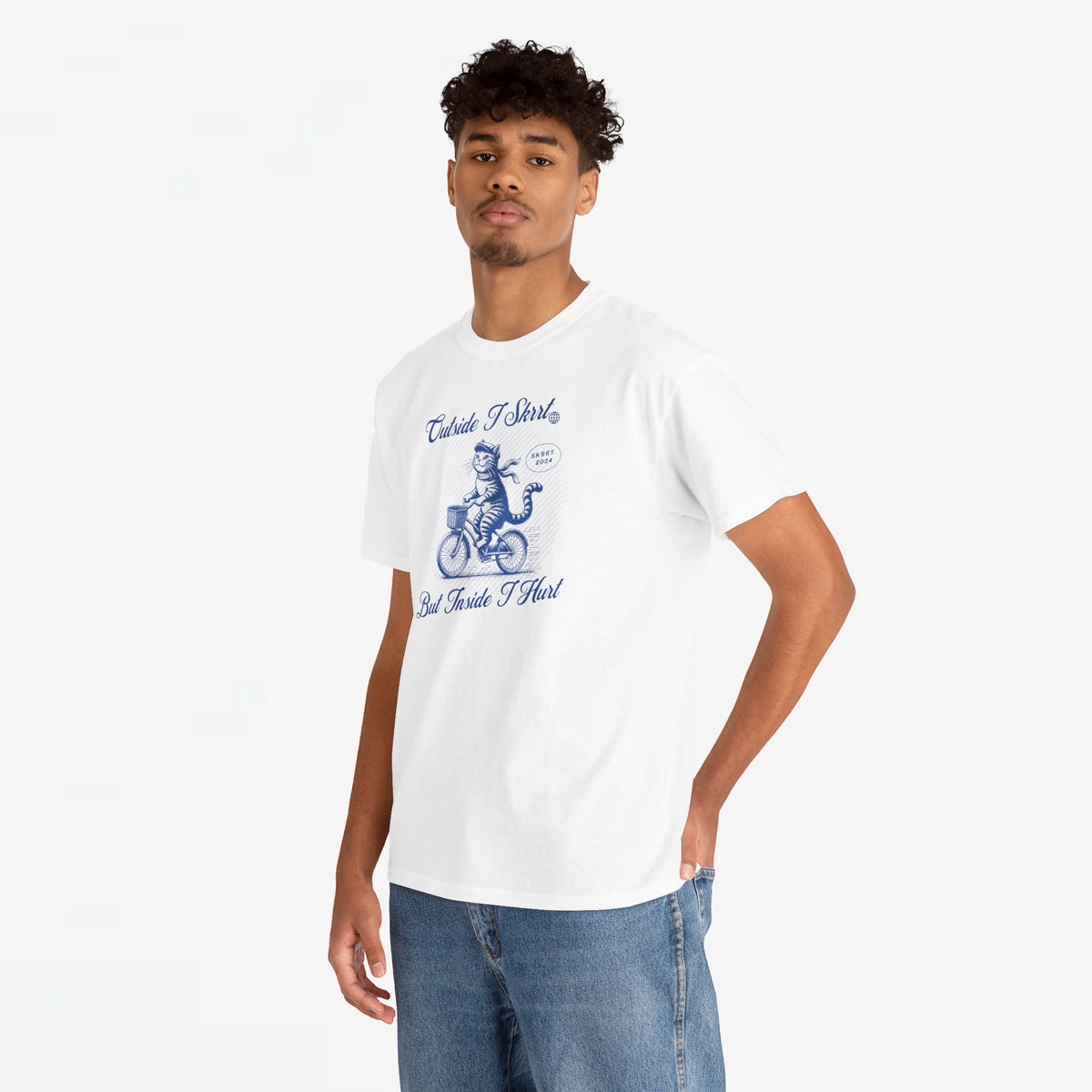 Wit oversized T-shirt met blauwe print op borst, ronde hals en korte mouwen