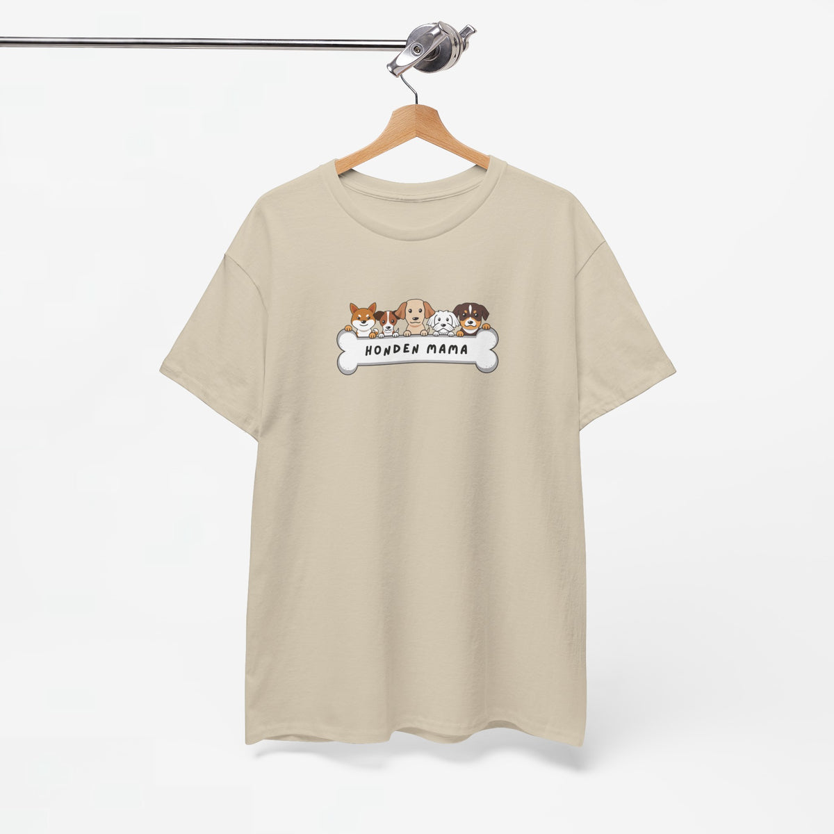 Oversized t-shirt zandkleur met borstprint “Honden Mama” op honden illustratie