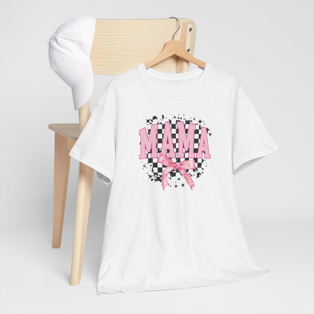 Wit oversized t-shirt met opdruk MAMA en roze strik, los gedragen