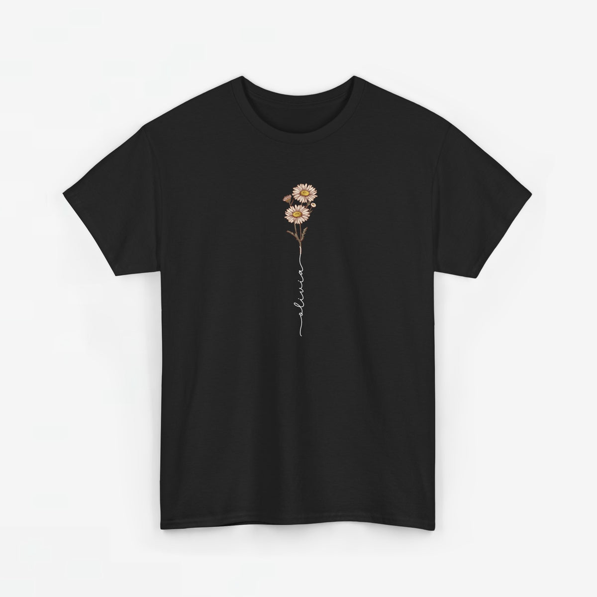 Zwart T-shirt met geborduurde margrietbloem en slingernaam op de borst