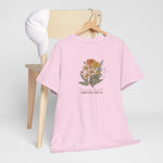 Roze T-shirt met bloemenboeket-opdruk en tekst, ronde hals en korte mouwen
