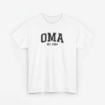 Witte T-shirt met OMA-est. 2024 borstprint