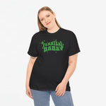 Zwart T-shirt met groene 'Planten Mamma'-print op de borst, gedragen