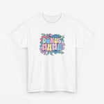 Witte oversized T-shirt met “BONUS MAMA” kleurrijke bloemenprint op de borst