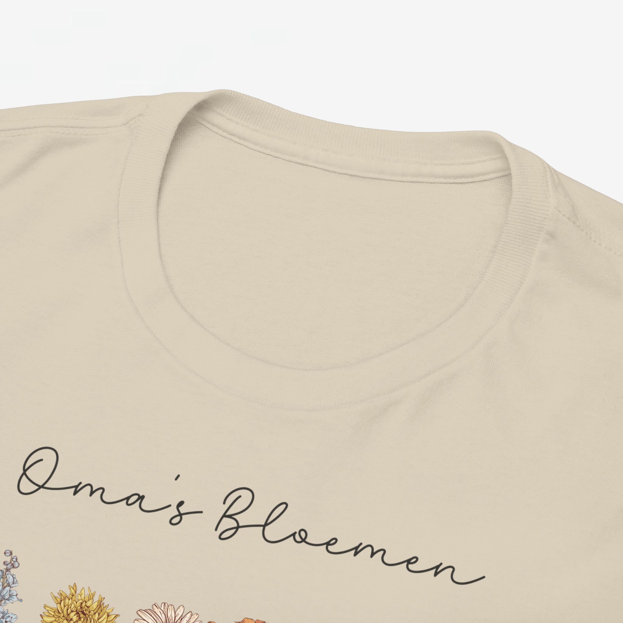 Gepersonaliseerde Moederdag Mama Cadeau - T-shirt - Oma's Bloemen met namen en geboortemaand bloemen (zwarte tekst)