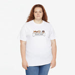 Wit T-shirt met ronde hals, opdruk van honden en tekst “HONDEN MAMA”