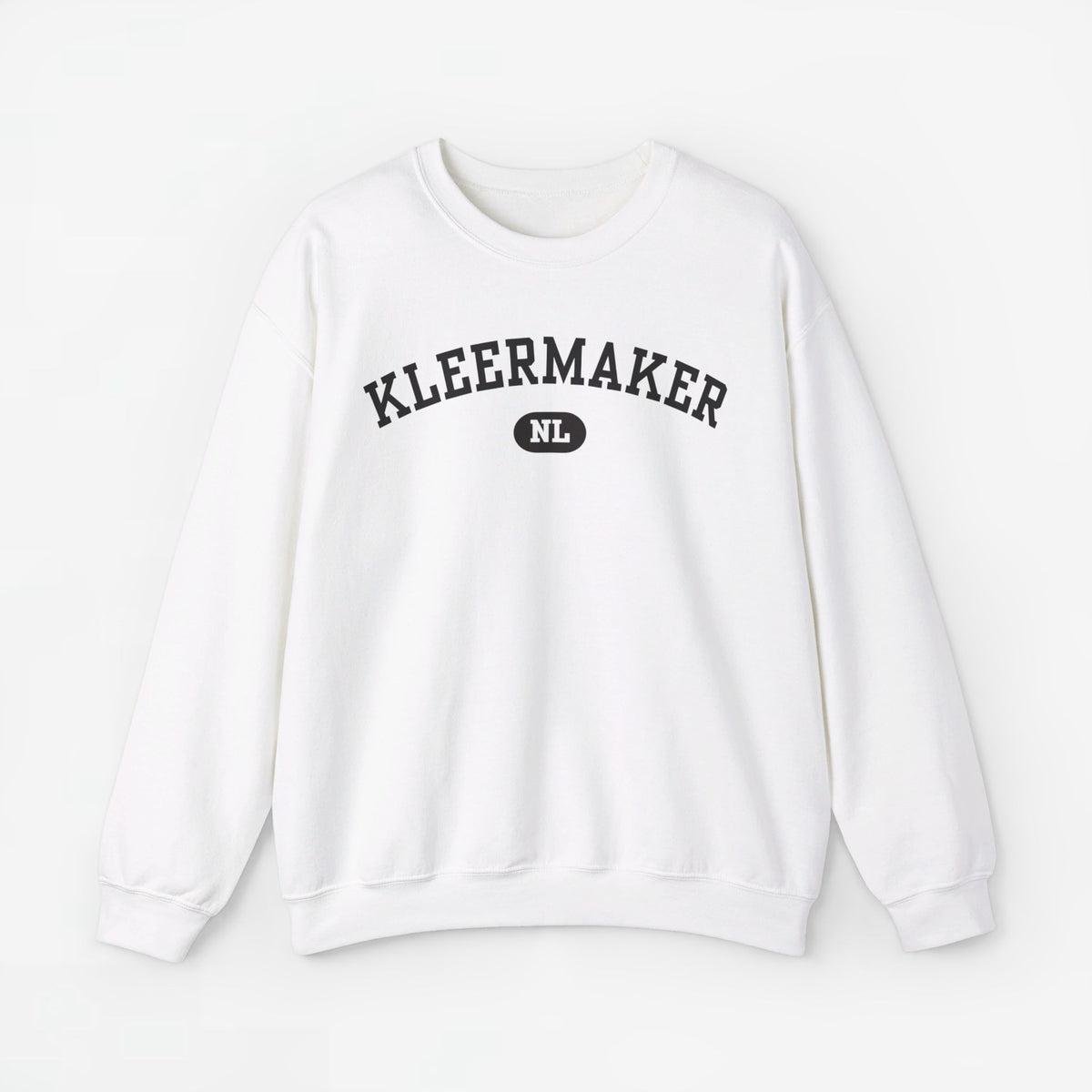 Witte sweater met ronde hals en KLEERMAKER NL-print op de borst