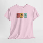 Roze T-shirt met borstprint van gekleurde blokken “Mo Th Er” centraal op de voorkant