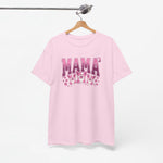 Roze T-shirt met 'MAMA' print op borst, aan houten hanger, ronde hals